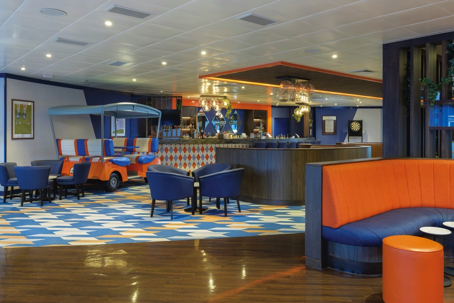 Marella Cruises Marella Explorer 2 The 19th Hole Interior ©Ben Waller.jpg